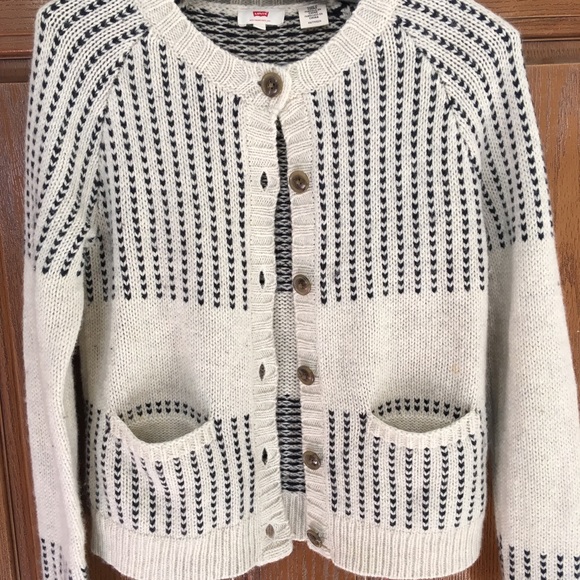 Levi’s Button up Sweater - Picture 5 of 5